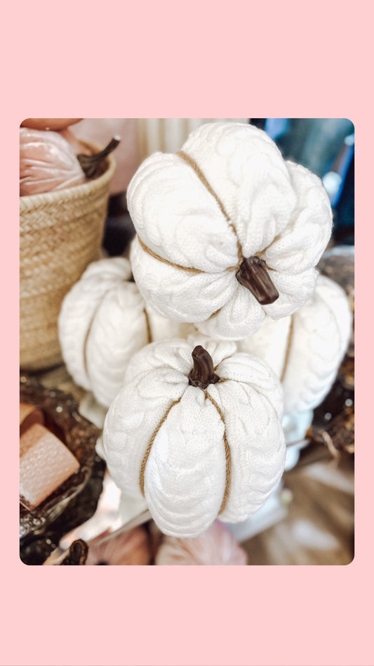 Knitted pumpkin