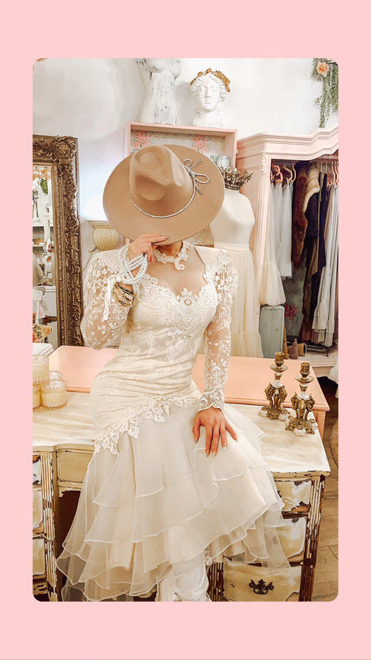 Timeless Elegance: Vintage Lace Dress